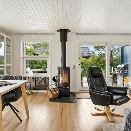 Stunning In Brenderup Fyn With Kitchen